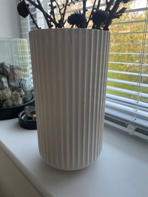 Keramik, Gulv vase blomster vase , Lyngby, Rigtig flot stor vase 25 cm ø13,5
Har ikke været brugt ti