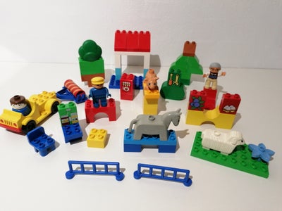 Lego Duplo, Bondegård Med forskellige figurer og klodser, Sælges som vist på billedet

