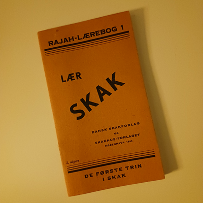 LÆR SKAK, RAJAH_LÆREBOG 1, emne: hobby og sport, RAJAH-LÆREBOG 1

LÆR SKAK
DE FØRSTE TRIN I SKAK

SK