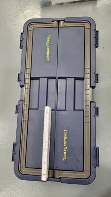 Værktøjskasse, Raaco, Fin værktøjskasse i plast fra Raaco. Med opbevarings kasse for oven og stort r