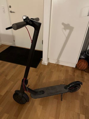 El-løbehjul, Xiaomi m365, Selling this Xiaomi m365, both tires tubeless, charger included 25kilomete
