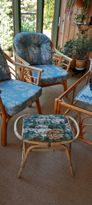 Bambus/tatan møbler, Sofabord, to lænestole og en taburet i bambus