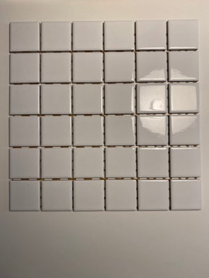 Mosaik, Helt nye 5x5 hvide blanke fliser, Påsat på net for nemmere udlægning (se billede), Jeg har 4