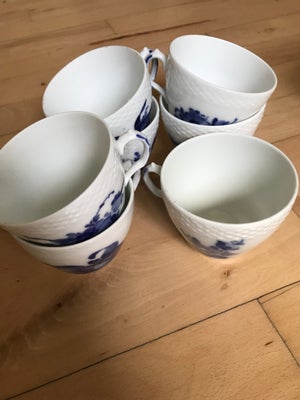 Porcelæn, Kaffestel , Blå blomst, 7 kaffekopper med underkopper (10/8261). Dertil 3 ekstra underkopp