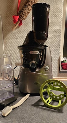 Slowjuicer, Witt by Kurvings B6100s, Kun brugt få gange - 100% i orden.

Witt by Kuvings slow juicer