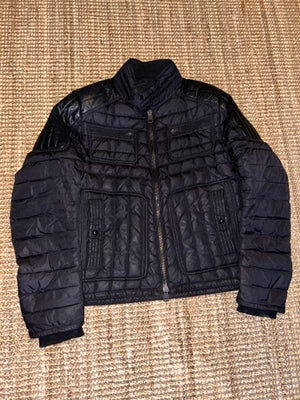 Jakke, str. M, Moncler,  God men brugt, Sælger denne lækre Moncler jakke.
Den er i størrelse 3. Svar