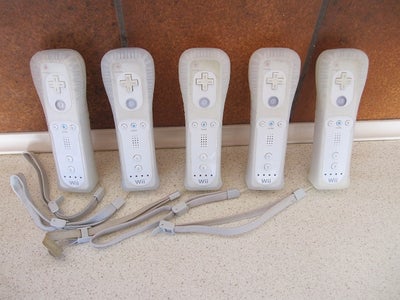 Nintendo Wii, Remote / controller (hvid / sort), Perfekt, 
- Original Wii controller m/gummiholder (