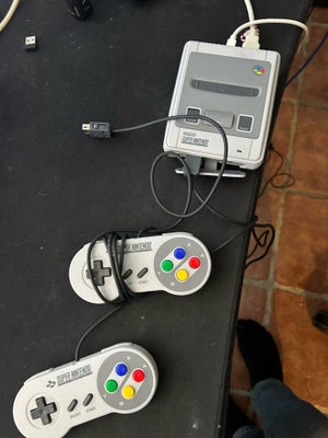 Nintendo SNES, Classic, God, Sælger denne Super Nintendo Classic med pre installerede spil og to con