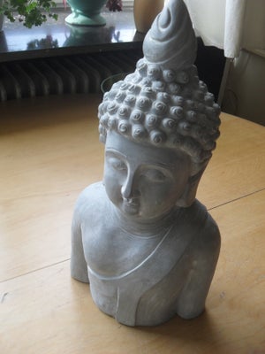 Buddah Figur, Stor flot Buddah figur. Glaseret keramik.
Højde 38 cm. Bredde 19 cm. Dybde 12 cm.
