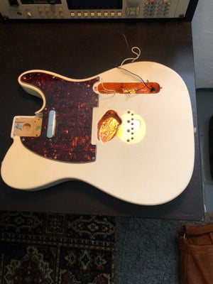Andet, Fender Telecaster, Diverse stumper til Telecaster projekt:

- Krop: Fender Mexico inkl. neck 