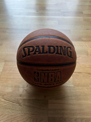 Basketball, Spalding, NBA kvalitet bold som bare skal have lidt luft 