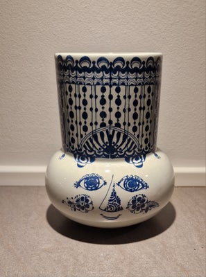 Fajance, Vase / skjuler, Bjørn Wiinblad, Fin vase , urtepotte skjuler fra Bjørn Wiinblad.   
Ansigt 