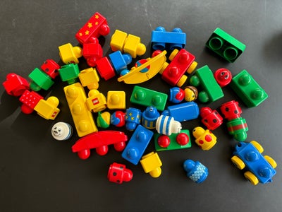 Lego Primo, 43 dele af Lego primo. Der er mange sjove dele. Sender gerne mod betaling af porto. 