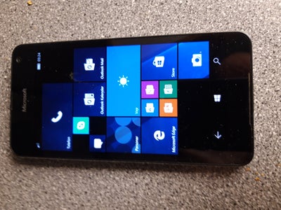 Nokia Lumia 650, 1 Gb , God, Nokia lumia 650 med lader. Virker som den skal. Original emballage 100 
