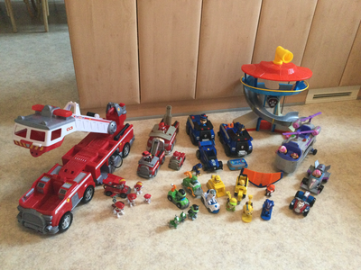 Blandet legetøj, Paw patrol, En fin samling Paw Patrol. Den store brandbil og Skyes helikopter er me