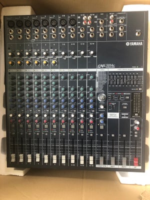 Yamaha Powermixer, Yamaha Emx 5014, Yamaha mixer EMX 5014c
Nøglefunktioner
Effektiv effektforstærker