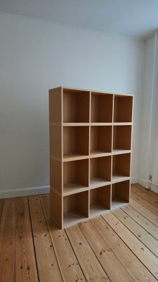 Kubikreol, Muji, b: 108 h: 1495, Reol fra Muji.
I mdf / komprimeret træ

B: 108,5 cm
H: 149 cm

4 Ræ