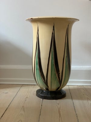 Keramik, Vase, Kähler, Kähler (d. 1900, Keramikværksted, Næstved)
Tulipanformet vase af lertøj, deko