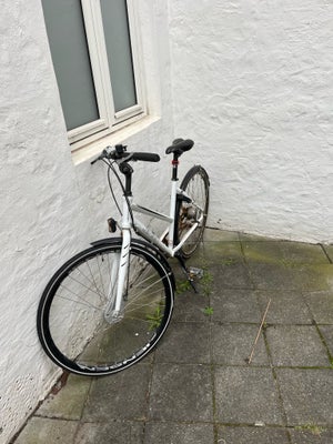 Damecykel,  Jensen, Trekking 8 Gear Dame, 48 cm stel, 8 gear, Solid cykel fra 2013 sælges. 
Hul i sa