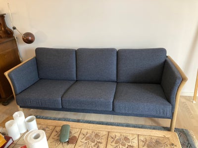 Sofa, stof, 3 pers. , Absalon, Velholdt 3 personers sofa med blåt betræk og stel i hvidoliebehandlet