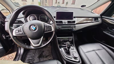 BMW 218i, 1,5 Gran Tourer Luxury Line aut., Benzin, aut. 2018, km 107000, sort, klimaanlæg, ABS, air