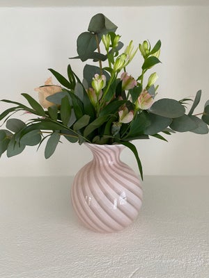 Glas, Murano vintage swirl vase , Murano, Flot lyserød swirl vase 
