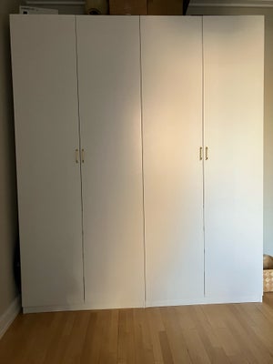 Garderobeskab, Ikea, b: 100 d: 60 h: 235, To brede Ikea Pax skabe.

Sælges separat (1000 kr stk) ell
