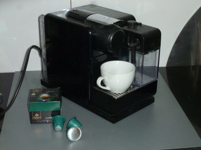 Sort Espressomaskine / Kaffemaskine, DeLonghi Nespresso