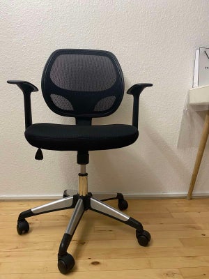 Kontor stol, Hej
Har en kontorstol til salg
Har armlæn 
Fejler intet
Farve: sort
Virkelig behagelig 