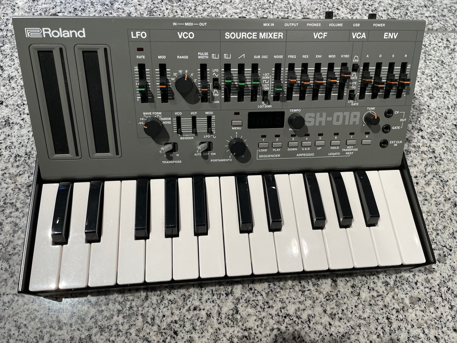 Synthesizer, Roland SH-01A