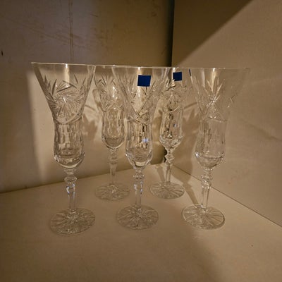 Glas, Champagne fløjter, Bøhmisk krystal glas, 5 stk. Klare bøhmiske krystal glas.
Højden er 22,3 cm