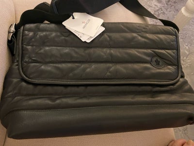 Skuldertaske, andet mærke, læder, Helt ny og ubrugt Montcler sort lædertaske. Stadig med tags. 29x43