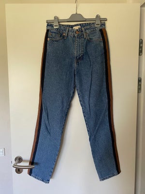 Jeans, H&M, str. 36,  Blå,  Næsten som ny, Cool denimbukser højtaljede og i boyfriend model. Med det