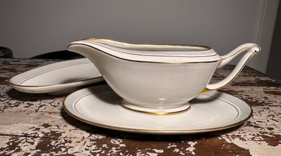 Fajance, Sovsekande og fad,  Kjøbenhavns Porcellains Maler, Sovsekande og fad fra KPM, Kjøbenhavns P
