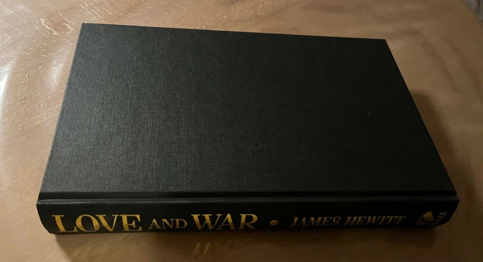 Love and War (bogen er skrevet på engelsk), James Hewitt,