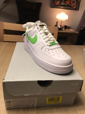 Sneakers, str. 38, Nike AirMax 1. ‘07 hvid  ny ubrugt,  Hel hvid eller med grøn logo,  Læder,  Ubrug