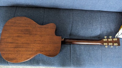 Western, Martin OMC-15ME, Solid body US-made acoustic guitar in very good condition.

Electronics: F