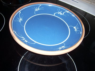 Keramik, Lerfad, Dansk, Fint blåt fad i natur material
klassisk dansk lertøj, pandekage fad
med blå 