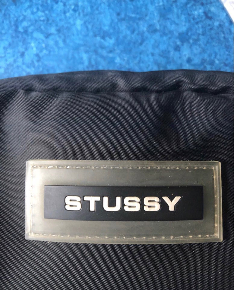 Anden taske, Stussy