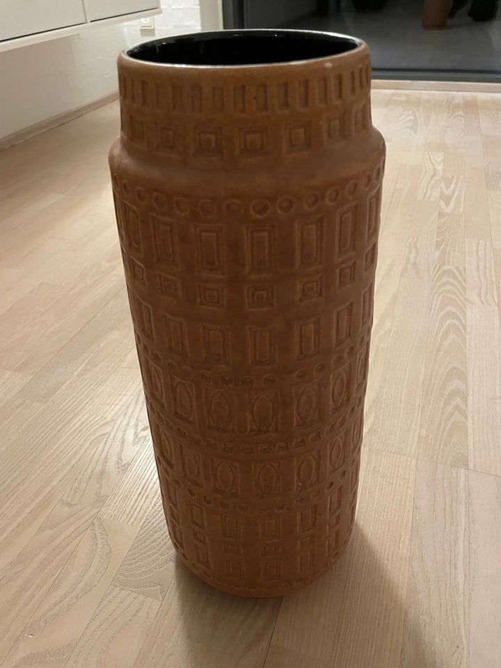 WG vase