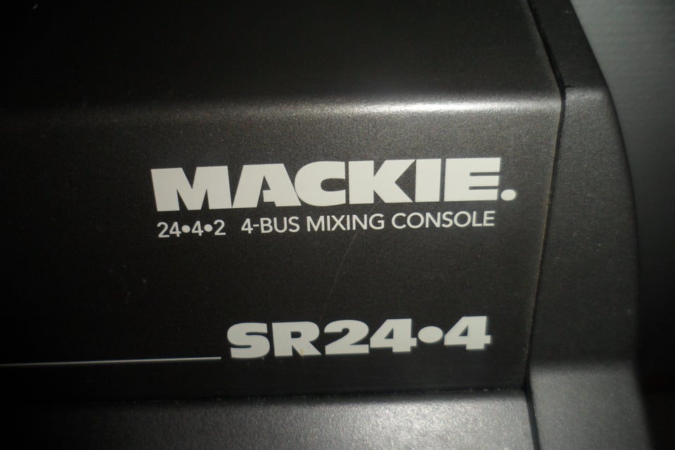 PA mixerpult, Mackie SR 24-4.