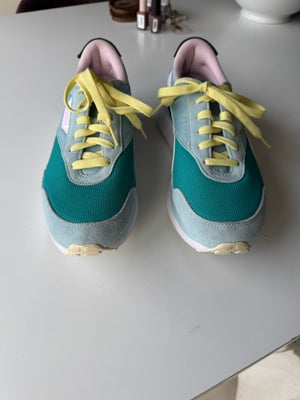 Sneakers, str. 41, Puma,  Grønblå, sort, hvid,  Næsten som ny, Desværre købt for store. Kun brugt få