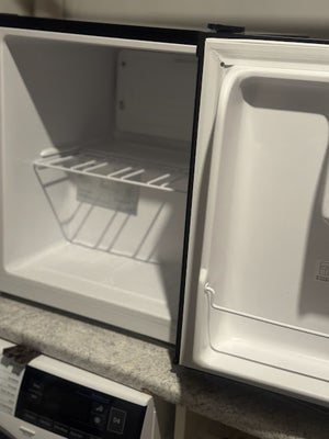 Mini Cooler, Matsui, b: 44 d: 45 h: 50, energiklasse A+++, lille køleskab, til unge studerende,konto