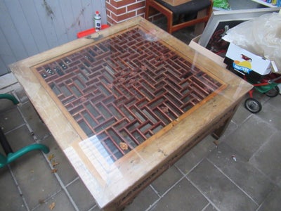Glasbord, kinesisk, birketræ, b: 96 l: 96 h: 51, Kinesisk kaffebord i antik-look med gitter mønster 