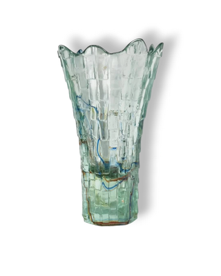 Glas, Vase, Helt unik tung glasvase, med farvestrøg i glasset.
Ca. 20 cm høj.
1118 vægt.