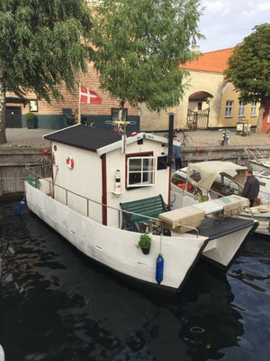 Katamaran, Motorbåd, årg. 2002, 21 fod, skrog: glasfiber, bredde 3,1, hjemhavn:  Christianshavn, *Bå