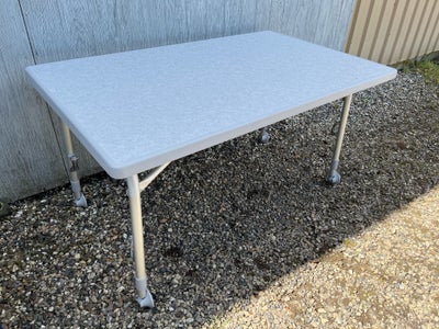 Campingbord, Bord i hvid/grå i fin stand.

Mål bordplade: 113x68 cm.