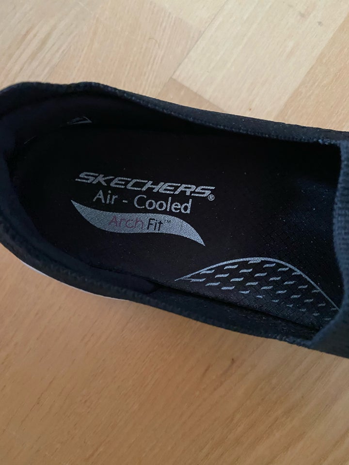 Kondisko, str. 40, Skechers