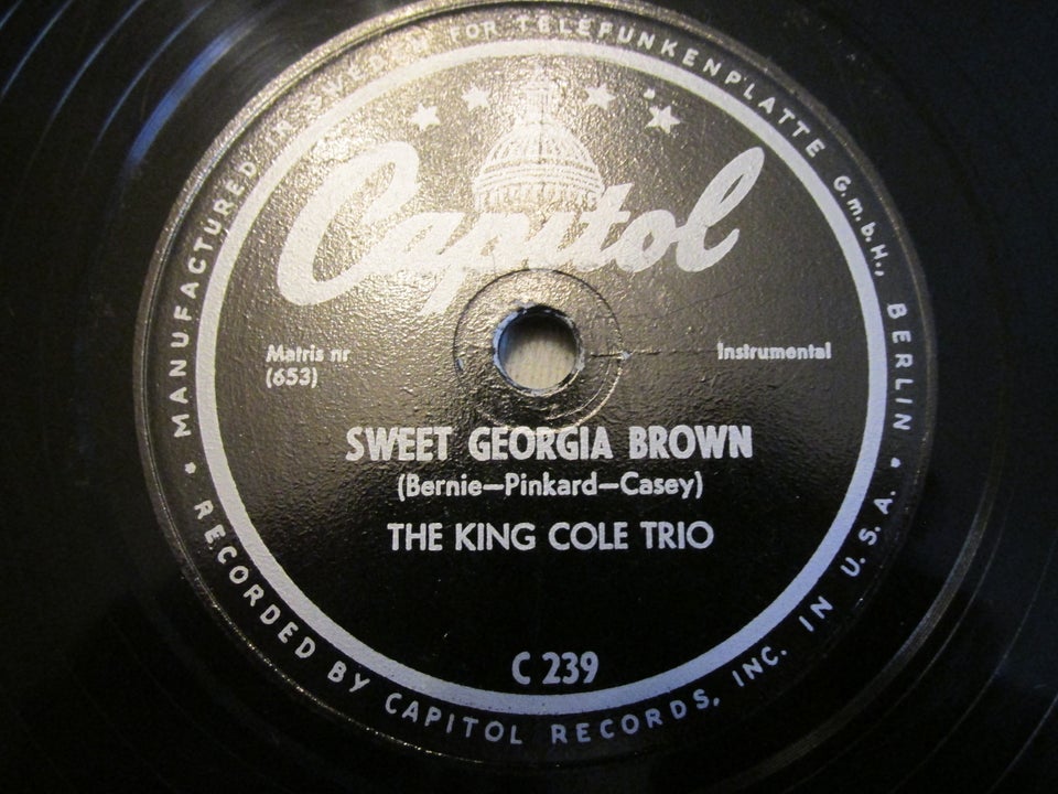 78, Nat King Cole trio., Sweet Georgia Brown / It Is Better To