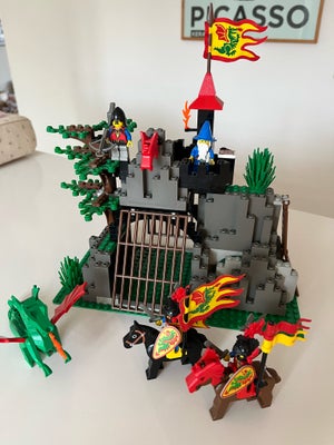 Lego Castle, 6076, Dragon’s den. Kapper og flag i perfekt stand. Inkl. samlevejledning.